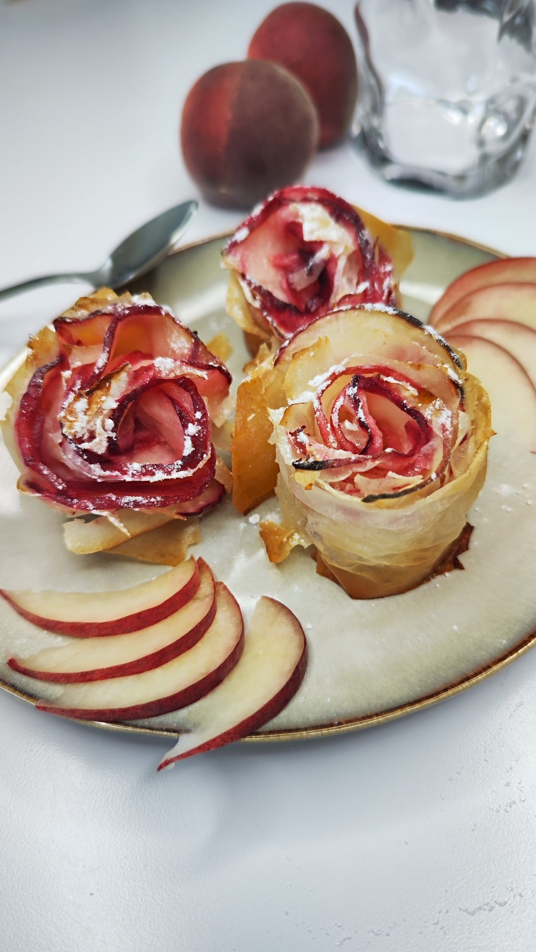 Roses feuilletées aux pêches - Graines d'ici