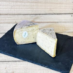 Tomme de vache au poivre