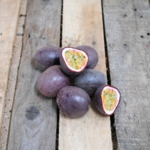 Fruit de la passion pourpre